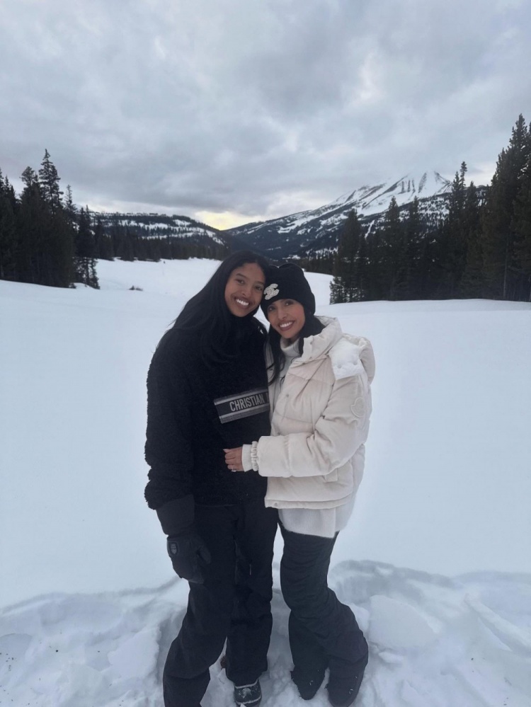 🎂瓦妮莎晒照为大女儿庆生：爸爸妈妈永远爱你 此刻到永恒❤️