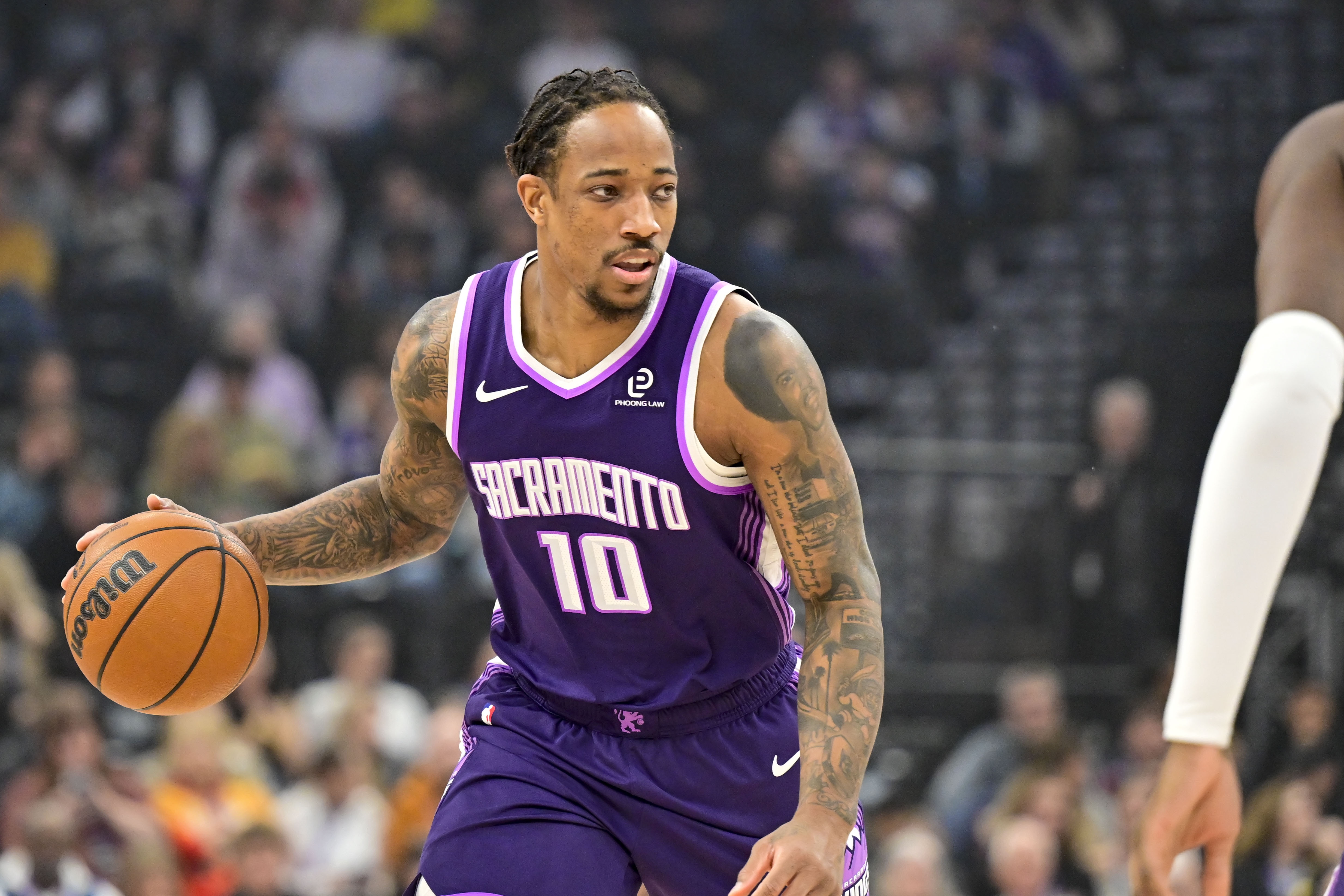 开云-得分能力&amp;持续性缺一不可！总得分前20全员出场数超1k 老詹超1.6k