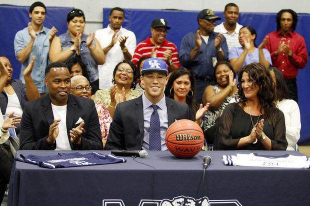 开云体育-家族射手三代传承：布克光耀门楣