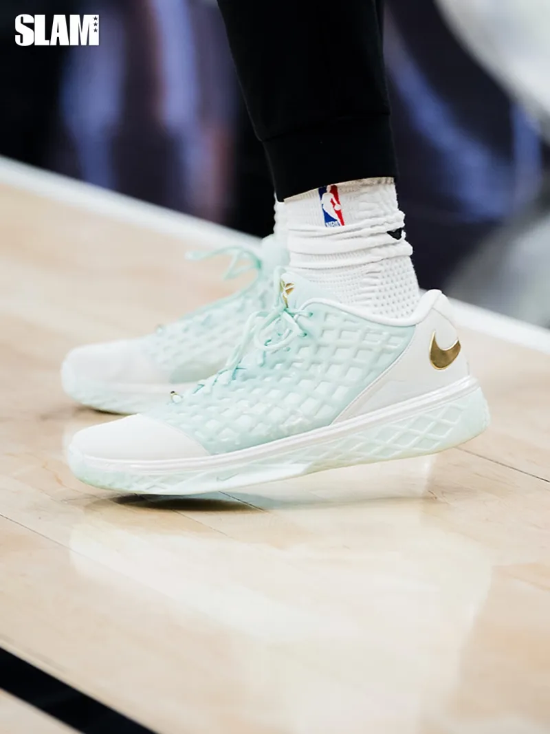 开云体育-布伦森换穿Kobe3Low&Kobe6,砍下30分3篮板2助攻