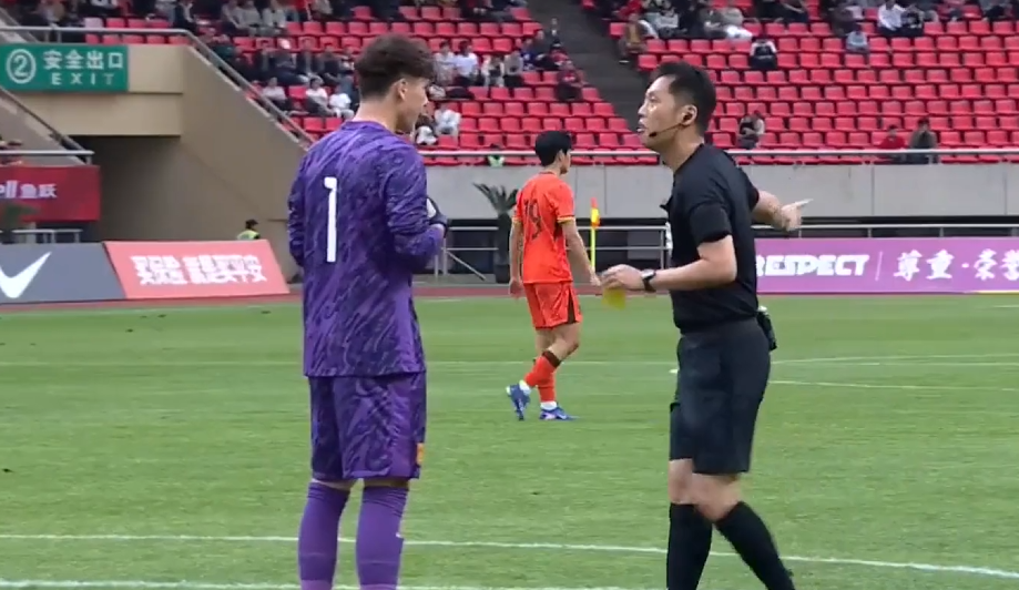开云官网-U19国足激烈冲突！久尔杰维奇暴怒，杨铭锐遭报复，依合散染黄